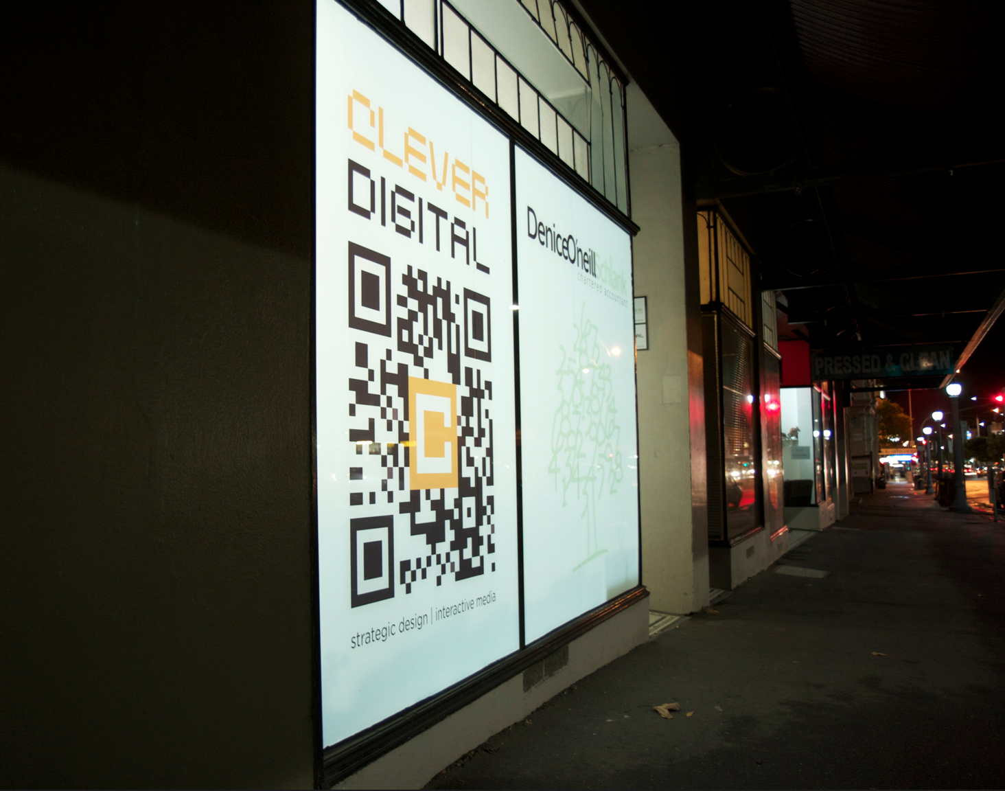 Clever Digital Window Street view